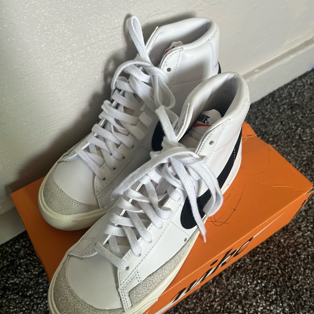 Nike White High-Top Sneakers - Picture 2 of 7